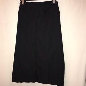 NWOT* Black AVENUE skirt. 14/16